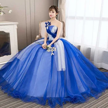 2023 Új klasszikus Quinceanera ruha Egyvállas elegáns virágok Csokorgolyós ruha Kék kontraszt színű ujjatlan tüll Suknia Balowa