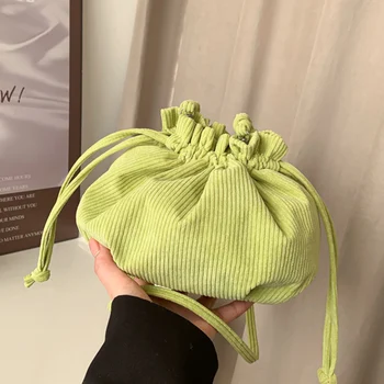 2023 Nyár Új divat nők Kis vödör táskák Redők Válltáskák Kézitáskák és pénztárcák zöld rózsaszín hajtogatású crossbody táska Aranyos táskák