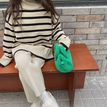 Girls Casual Simple Suit Új, magas nyakú kapucnis pulóver Őszi és téli gyermekruházat Koreai változat csíkos széles szárú nadrág