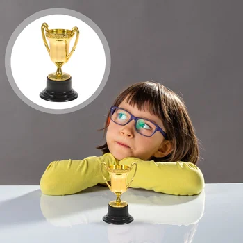 Trófea trófeák díja Gyerekjátékok Mini műanyag sportok Gold Soccer Cup jutalom győztes Football Kid Toy Baseball Awards Cups